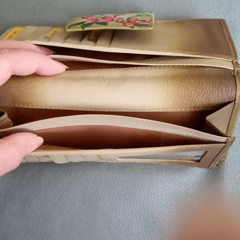 SUKRITI OLIVE FLORAL LEATHER RFID BI-FOLD WALLET - Picture 10 of 13